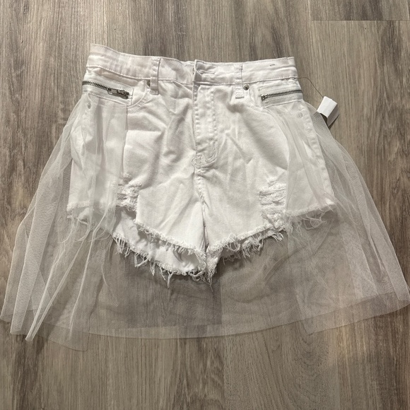 White shorts - Picture 1 of 2